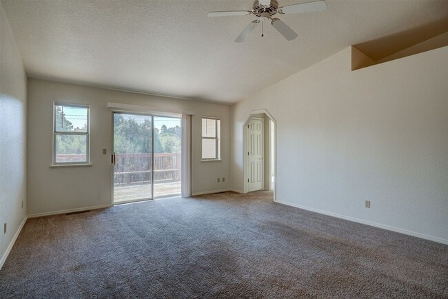 Building Photo - Freshly painted, 3 Bedroom, 2 Bath Home in...