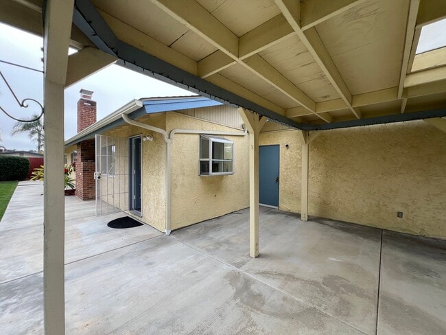 Building Photo - 295 Camino Del Cerro Grande