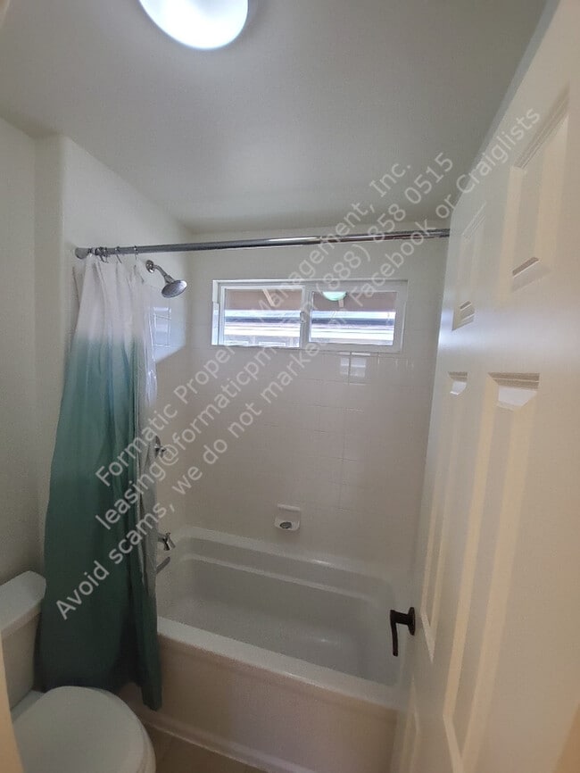 Building Photo - Elegant 4-Bedroom Home with Loft in Presti...