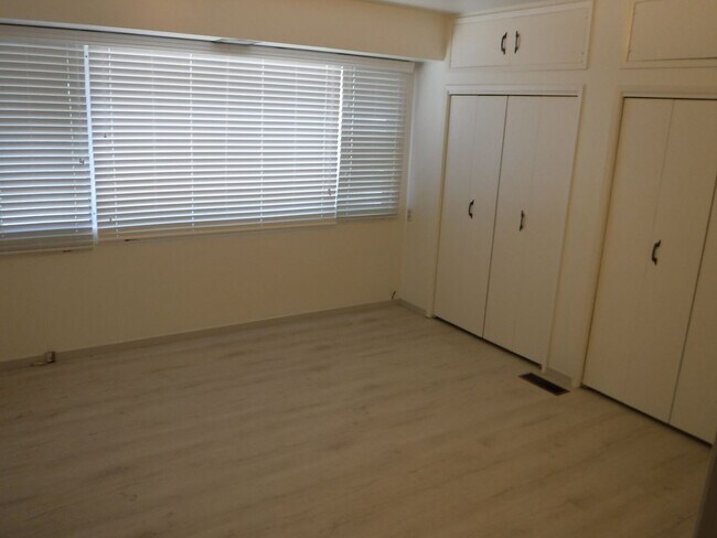 Building Photo - 9120 San Juan Pl