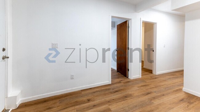 Building Photo - 307 E Thorn St