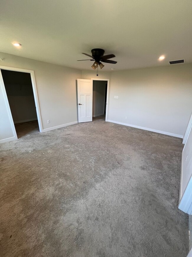 Building Photo - 437 Greenwood Dr