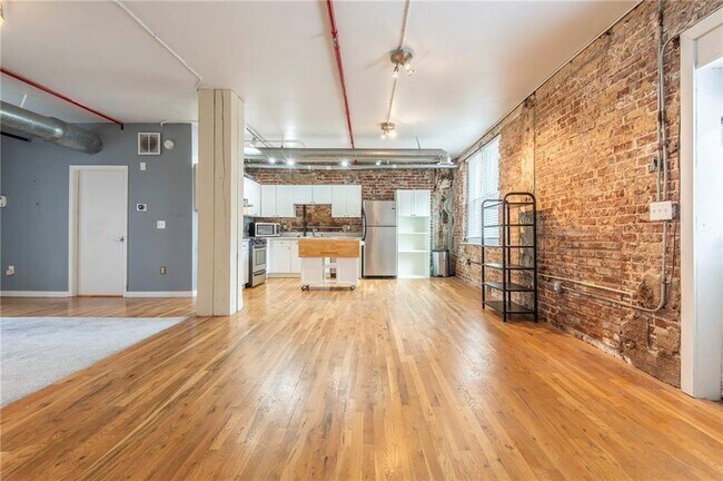 Building Photo - 244 Peters St SW