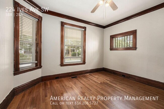 Building Photo - 224 Ives Ave SW