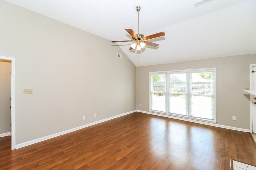 Building Photo - 1965 Abbott Cove