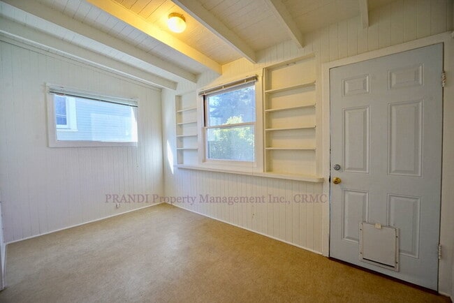 Building Photo - 106 Redwood Ave