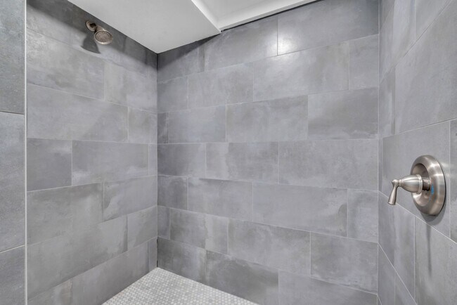 Building Photo - Charming & Deceptively Spacious 4BR Home in South Seminole Heights – Fully Renovated!