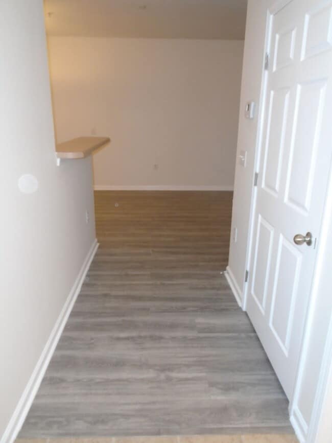 Building Photo - 635 Marshtree Ln