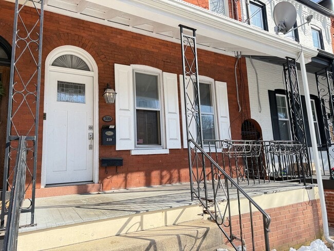 Building Photo - 319 N Charlotte St