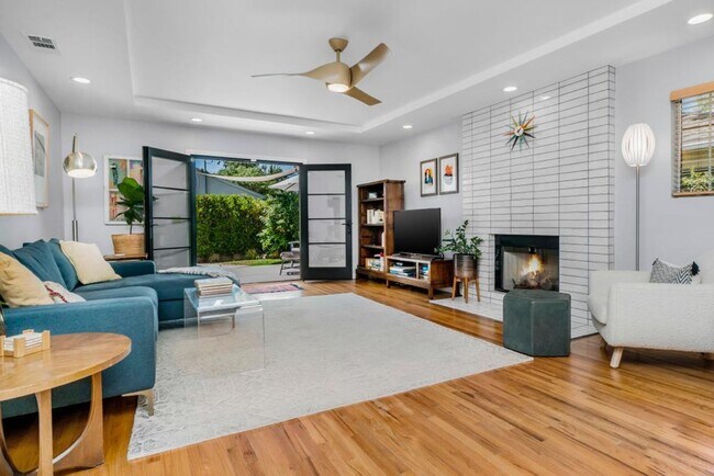 Building Photo - A charming 3-bedroom, 2.5 bath home in Don...