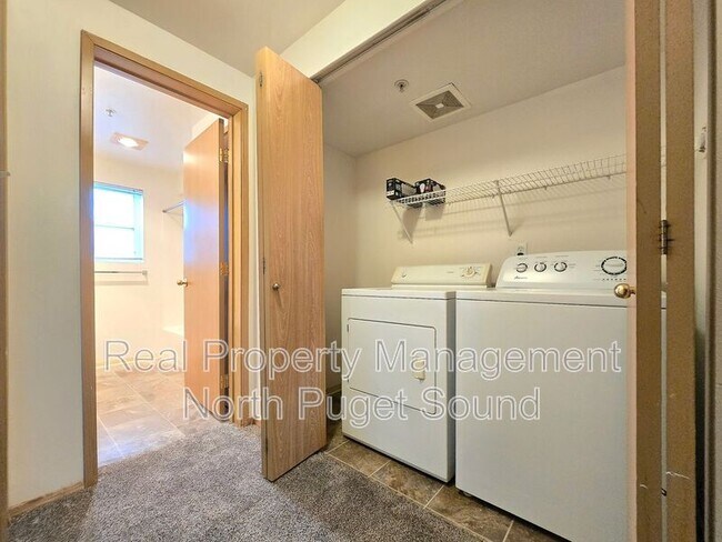 Building Photo - 11811 State Ave