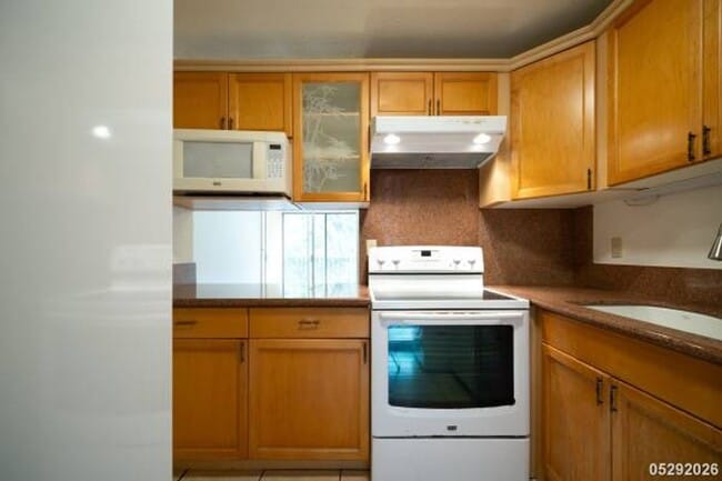 Building Photo - $2,550 / 2br - 793ft2 - Maintained and Freshly Painted 2BR/1BA/2PKG unit in Waikalani Woodland (M...