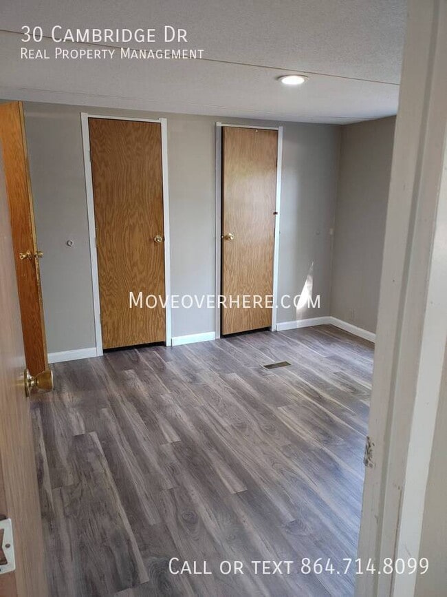 Building Photo - 30 Cambridge Dr