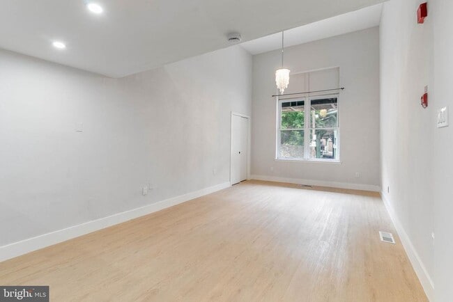 Building Photo - 4522 Baker St