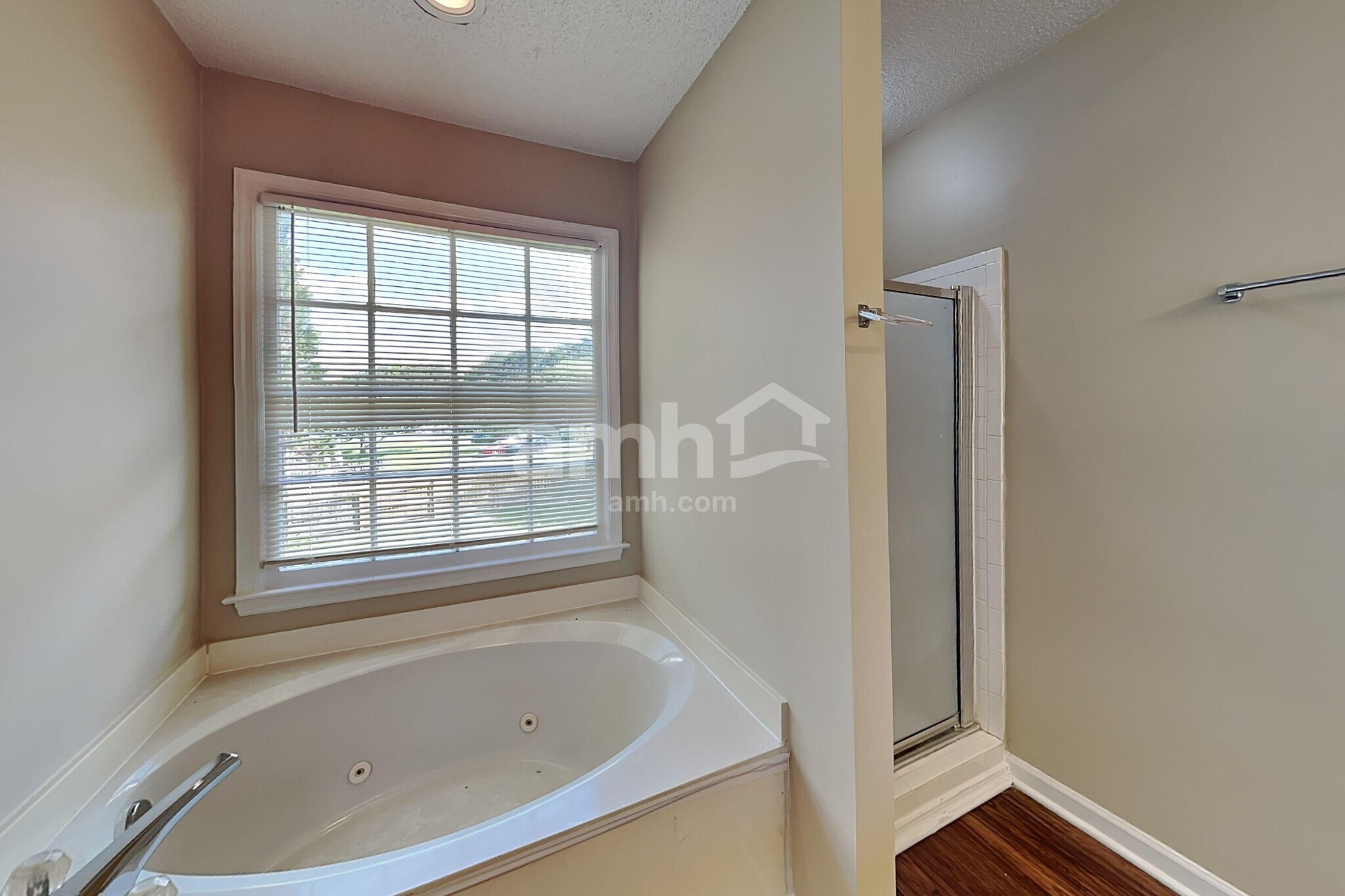 Building Photo - 1300 Summit Point Ln