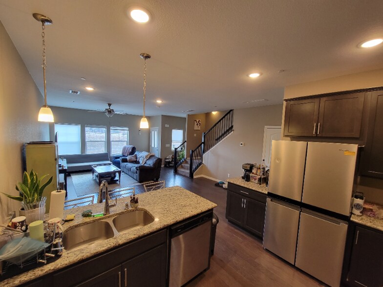 Building Photo - 3039 Upland Dr