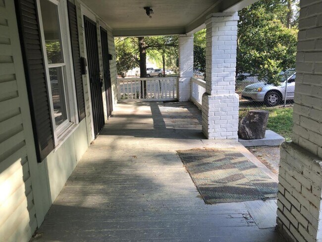 Building Photo - 1109-B Alma St