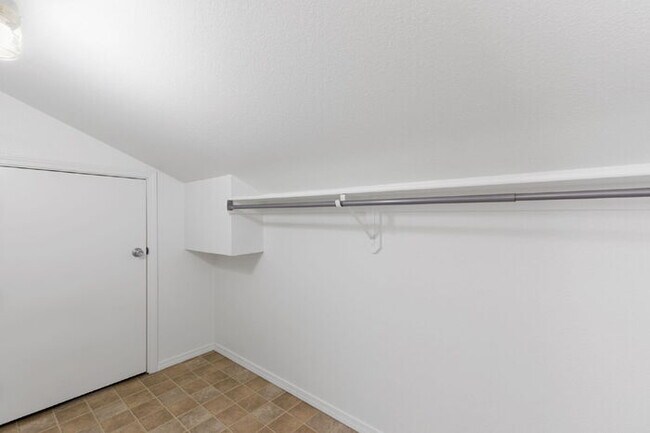 Building Photo - Studio. $810 Rent includes utilities. Oct ...