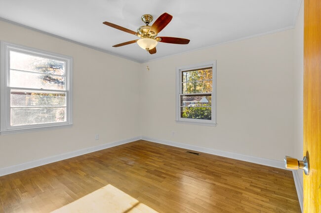 Building Photo - 3504 Powell St