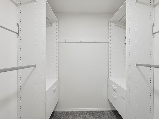 Building Photo - Move-In Ready Townhome!