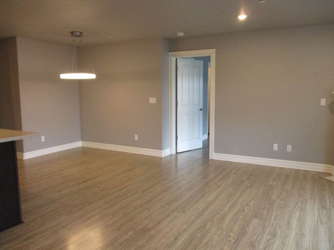 Building Photo - 2 Bedroom 2 Bath Condo in the Hunt Highlan...