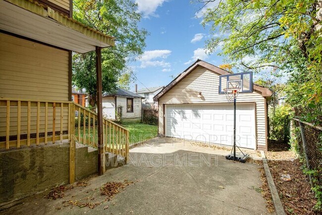 Building Photo - 2128 Crane Ave