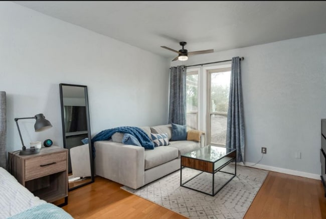 Building Photo - 301 SE 34th St