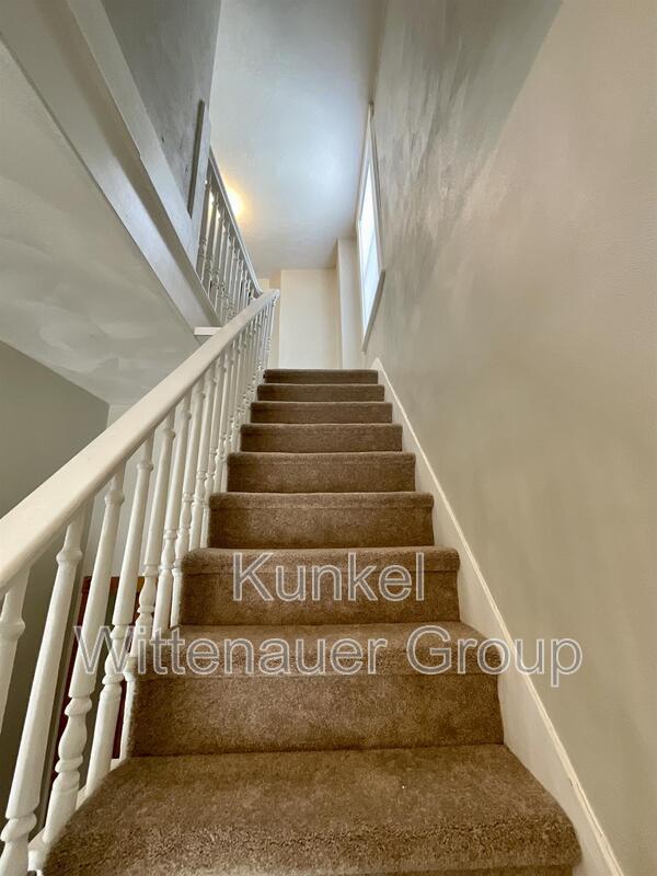 Building Photo - 614 W Monroe St