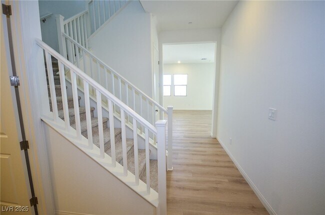 Building Photo - 552 Parkwind Ln