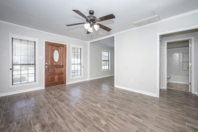 Building Photo - Adorable Updated Cottage in Pascagoula