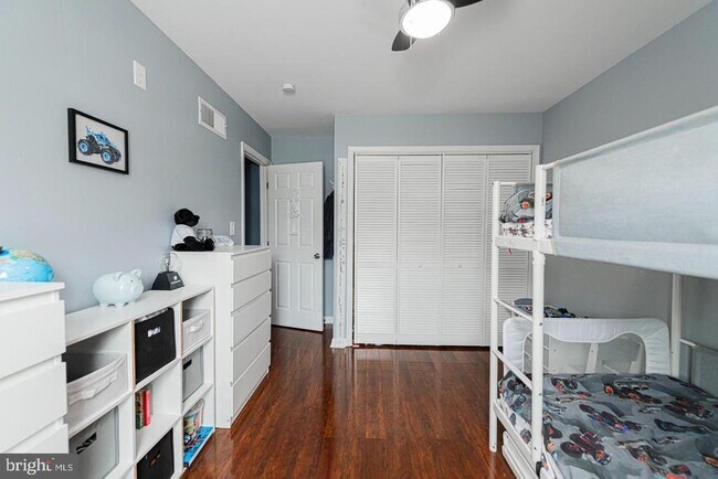 Building Photo - 10 Terry Ct