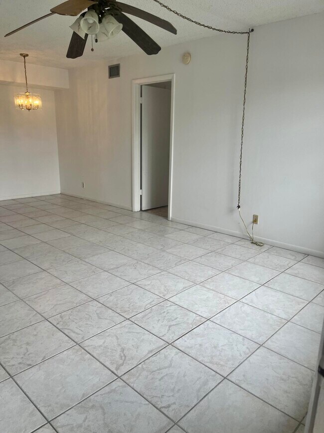 Building Photo - 7178 Golf Colony Ct