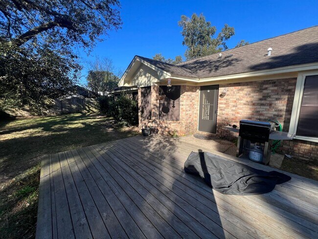 Building Photo - Pensacola - Windermere - 3 Bedroom, 2 Bath...