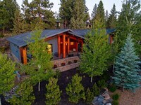 Building Photo - Stunning Mountain Home