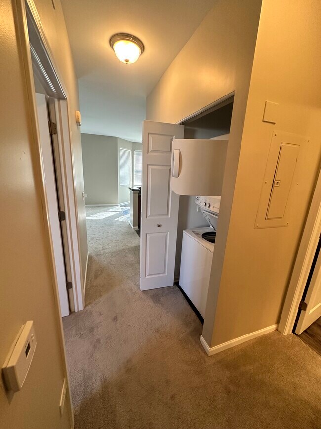 Building Photo - 2220 Aurora Dr