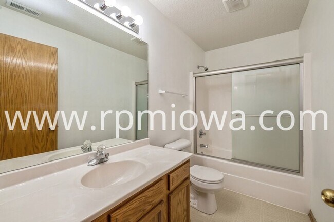 Building Photo - WEST DES MOINES TWO-STORY!! 4 Bedroom, 3.5 Bathrooms!