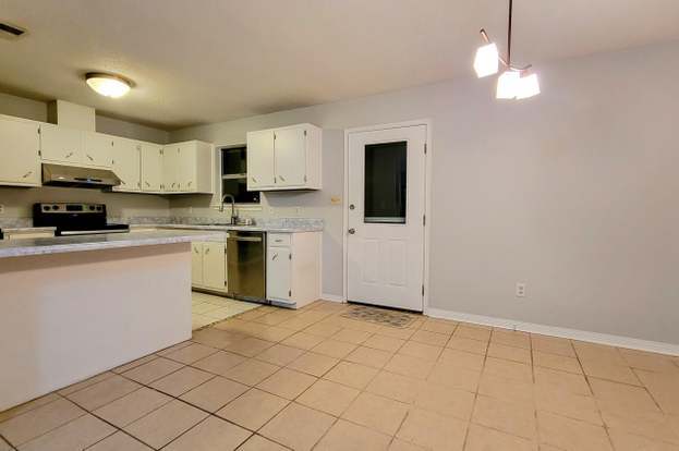 Building Photo - 1223 Redwood Ln