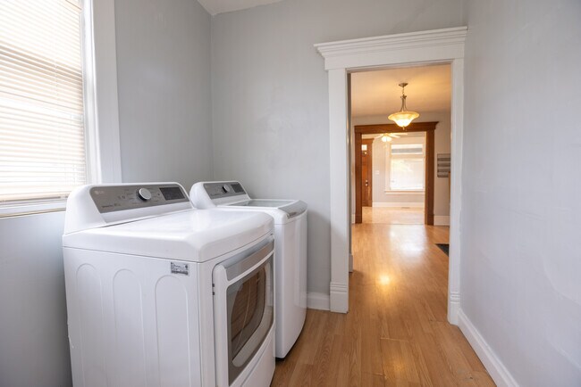 Building Photo - 796 Ebner St