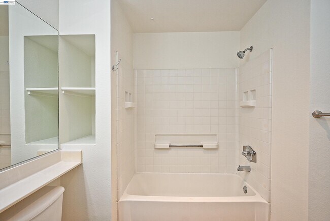 Building Photo - 280 Caldecott Ln