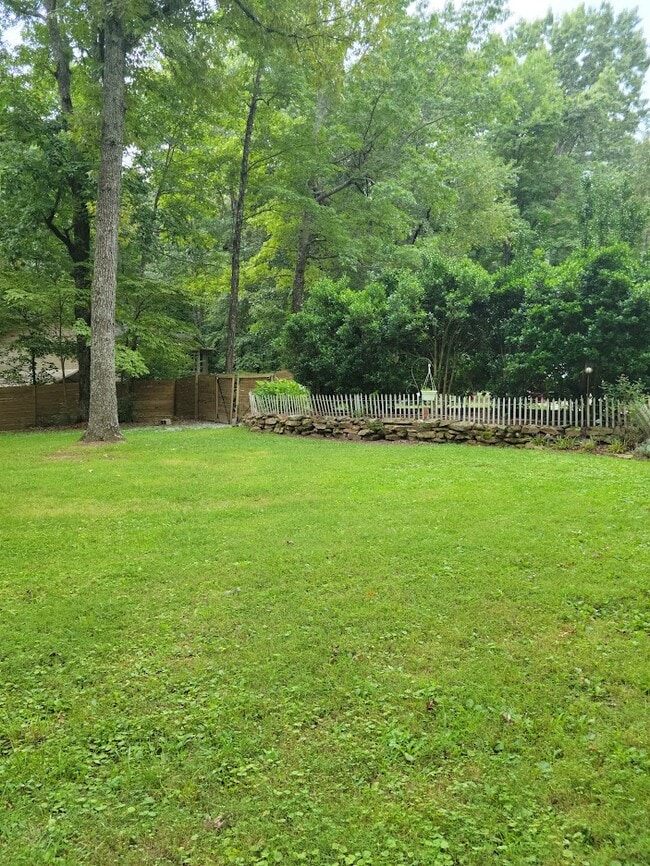 Building Photo - 117 Apple Cir