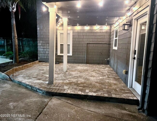 Building Photo - 201 Hopkins St