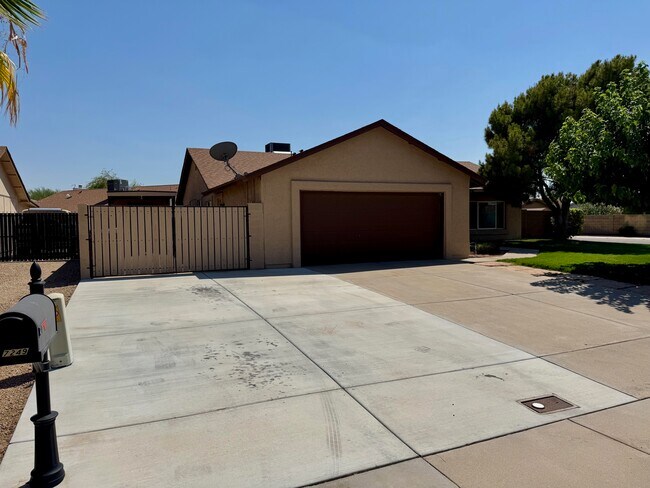 Building Photo - 7249 W Sunnyside Dr