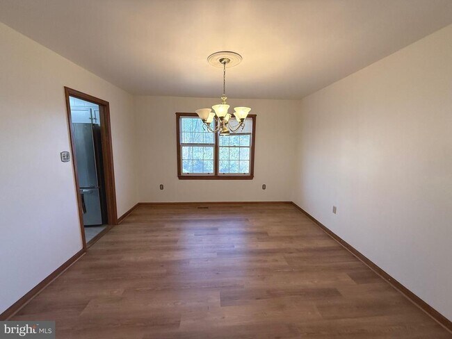 Building Photo - 9608 Burke View Ave