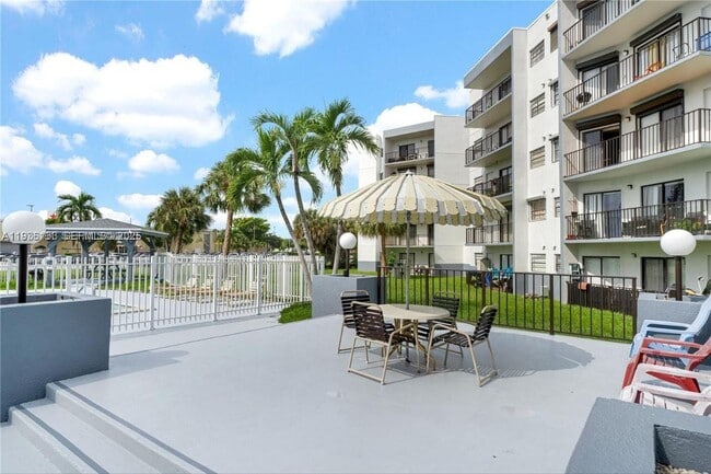 Building Photo - 1820 W 53rd St