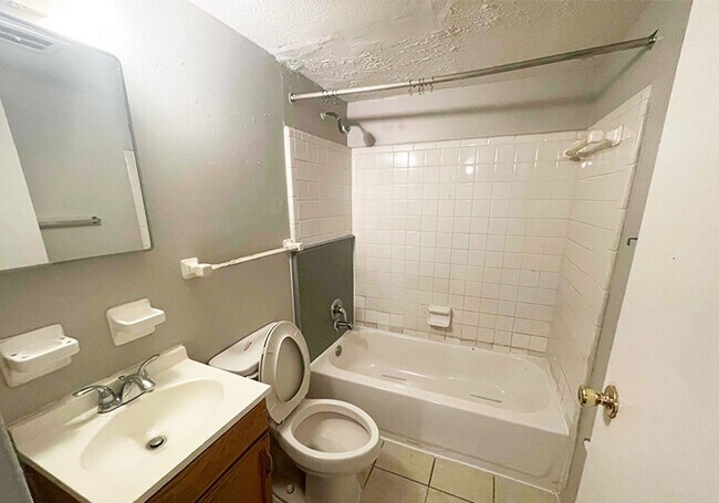 Interior Photo - Beecher Flats