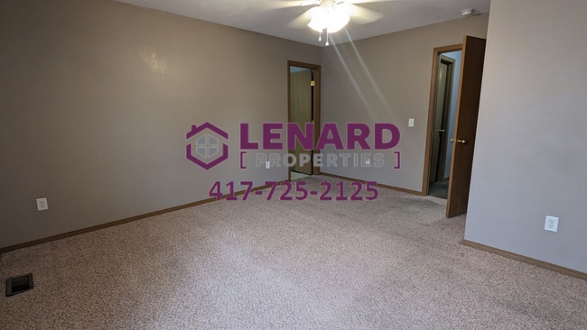 Building Photo - 3 Bedroom Home Ready for Move In