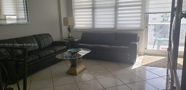 Building Photo - 3725 S Ocean Dr