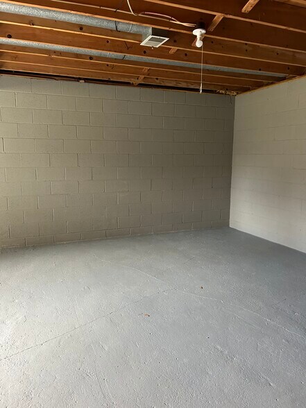 Building Photo - 4704 Oakland St