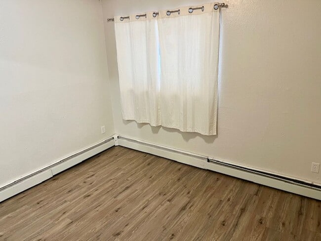 Building Photo - Midtown 3 Bed Apt. w/ 2 Car Garage