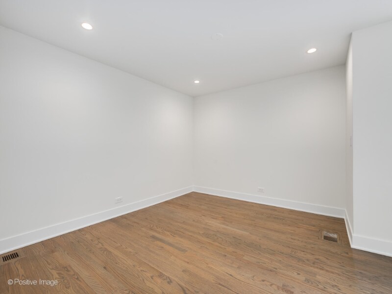 Building Photo - 3557 N Bell Ave